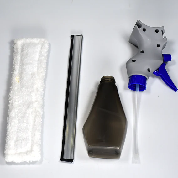 4946 Plastic Easy Glass Cleaner 3 in 1 Spray Type Cleaning Brush, Pack of 1 - Image 3