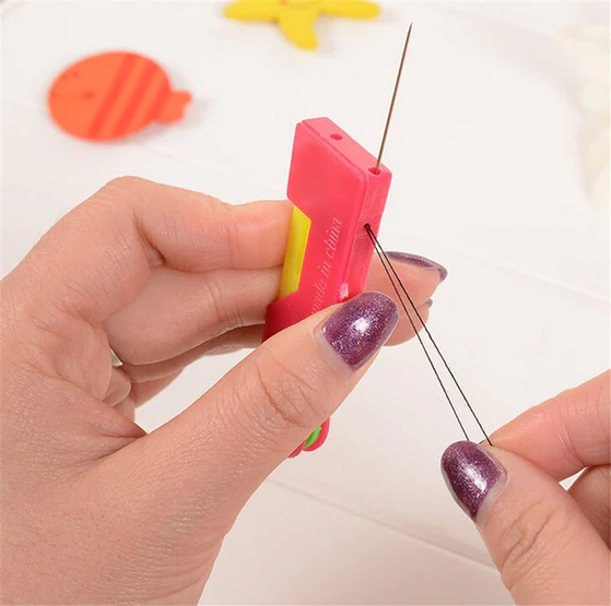 1381 Automatic Needle Threading Device (Multicolour) - Image 2